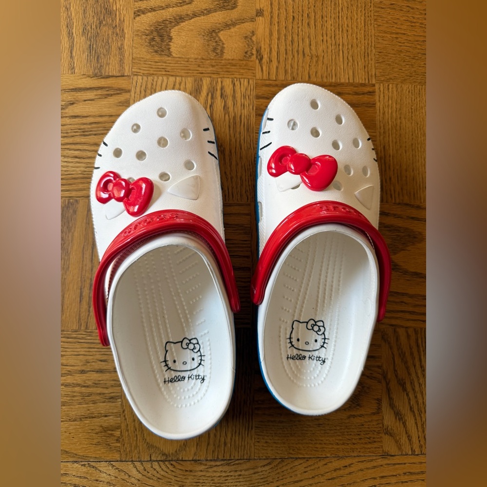 EUC Hello Kitty Crocs, women’s sz 12